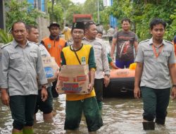 BPBD Jatim Serahkan Bantuan Warga Terdampak Banjir di Kabupaten Pasuruan