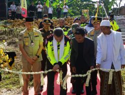Kapolda Jatim Resmikan Subur Bor Presisi dan Beri Bantuan Sosial di Bangkalan