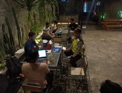 Cooling System Polres Tulungagung Patroli Sambang Ajak Warga Jaga Persatuan dan Kesatuan Pasca Coblosan Pemilu