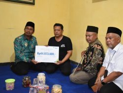 Bupati Sidoarjo Berikan Santunan kepada Keluarga Petugas PPS Desa Lebo yang Meninggal Dunia