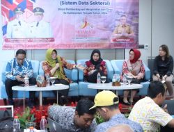 Kadis Kominfo Jatim Paparkan Data Sektoral di Hadapan DPMD Kalteng
