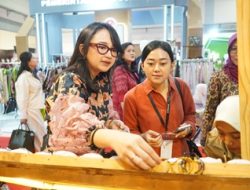 Ikuti Inacraft 2024, Mbak Cicha Dorong Pengembangan Craft Kabupaten Kediri