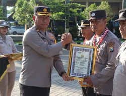 Luar Biasa, Kapolres Nganjuk Beri Piagam Penghargaan 43 Anggotanya yang Berprestasi