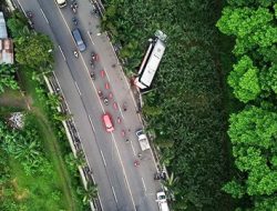 Sempat Dirawat 3 Hari, Sopir Innova yang Menghantam Bus Harapan Jaya di Jembatan Semampir Meninggal Dunia