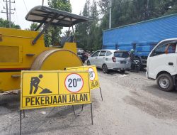 Datangkan Alat Berat, Bupati Sidoarjo Segera Perbaiki Jalan Pertigaan Kletek dan Jalan Prambon Pakerin