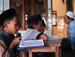 Begini Cara Anak-anak di Kapas Nganjuk Mengisi Waktu Ngabuburit Ramadhan