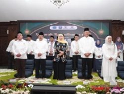 Seribu Anak Yatim hingga Penyandang Disabilitas Lamongan Terima Santunan