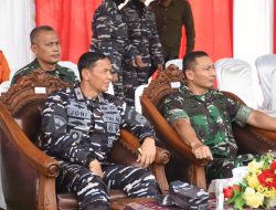 Danlantamal V Dampingi Kasal Serahkan Bantuan Kemanusiaan Gempa Bumi Bawean Tuban