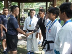 Wujud Apresiasi dan Prestasi, Dankodiklatal Berikan Reward Atlet Karate Kodiklatal