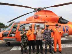 Pantau Arus Mudik Idul Fitri 1445 H/2024 M, Danlanal Banyuwangi Bersama Basarnas Dan Forkopimda Banyuwangi Laksanakan Patroli Udara