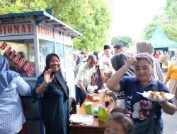 Usai Halal bi Halal dengan Gus Muhdlor, Ribuan Warga Langsung Serbu Makanan dan Jajanan di Halaman Pendopo