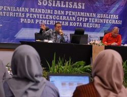 Pj Wali Kota Kediri Sampaikan Arahan Pada Sosialisasi Penilaian Mandiri dan Penjaminan Kualitas Maturitas Penyelenggaraan SPIP Terintegrasi