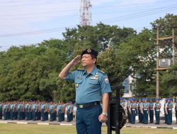 Asops Danlantamal V Pimpin Upacara Penaikan Bendera