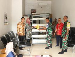Wujud Sinergi, Dinas Perpustakaan Sidoarjo Serahkan Bantuan Buku untuk Desa Penambangan melalui Satgas TMMD ke-120