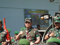 Menjelang Pemberangkatan Tugas, Pangdam Mayjen TNI Rafael Beri Pembekalan Prajurit Yonzipur 5/ABW