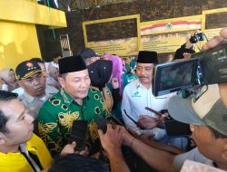 Subandi-Mimik Calon Pasangan Bupati dan Wakil Bupati Sidoarjo disambut oleh Ketua DPD Partai Golkar, Adam Rusydi