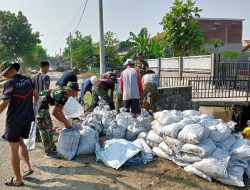 Satgas TMMD ke-120 Kodim 0816/Sidoarjo Laksanakan Normalisasi Sungai di Desa Penambangan