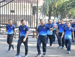 Jaga Fisik Tetap Bugar Usai Libur Idul Adha, Danlantamal V Ajak Olahraga Asisten Dan Kepala Satuan