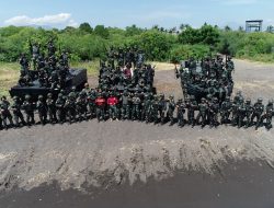 Pusdikkav Kodikmar Kodiklatal Gelar Lattek Mengemudi Ranpur Aspek Laut di Pantai Banongan Situbondo