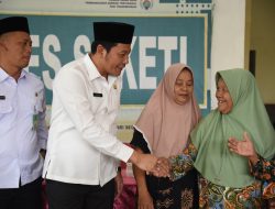 Plt Bupati Sidoarjo H Subandi Titip Pesan Beras Bantuan Jangan Dijual