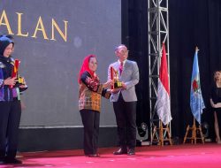 Pj. Wali Kota Mojokerto Raih Penghargaan Pembina Koperasi Andalan