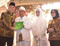 330 Pasangan Dikirab dari Alun-Alun Surabaya, Pemkot Gelar Resepsi Akbar Isbat Nikah Massal di Balai Kota