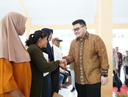 Mas Dhito Salurkan Bantuan Tunai untuk Pengembangan Usaha PKL