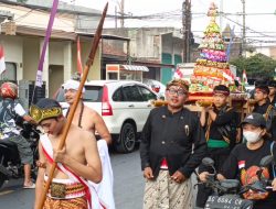 Peringati Bulan Suro, Kelurahan Tosaren Gelar Kirab Gerebek Suro