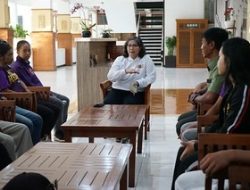 Berangkatkan Atlet Balap Sepeda, Pj Wali Kota Kediri Beri Semangat Untuk Bertanding