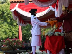 Upacara HUT ke-79 RI Dengan Kostum Adat, Subandi Ajak Masyarakat Tanamkan Bhinneka Tunggal Ika