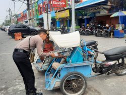 Polresta Sidoarjo Tumbuhkan Rasa Peduli di Tengah Patroli
