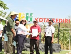 Pj Wali Kota Kediri Tinjau Gedung UPT RPH Kota Kediri Dan Serahkan Sertifikat Halal dan NKV RPH-R