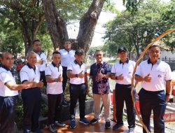Sambut HUT TNI AL Lantamal V Bersih-Bersih Sungai Kalimas