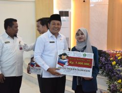 Plt Bupati Sidoarjo Bakal Tingkatkan Penerima Beasiswa untuk Mahasiswa