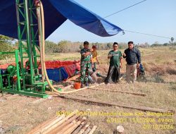 Bantu Optimalkan Hanpangan, Babinsa Koramil 17/Tanjung Bumi Dampingi Pengeboran Sumber Air