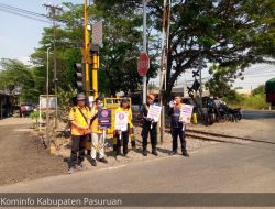 Peringati Sumpah Pemuda. PT KAI Daops 8 Surabaya Sosialisasi Keselamatan di Perlintasan Sebidang