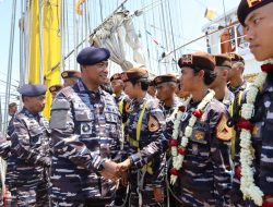 Sukses Laksanakan Muhibah Duta Bangsa, Danlantamal V Sambut Kedatangan KRI Bima Suci