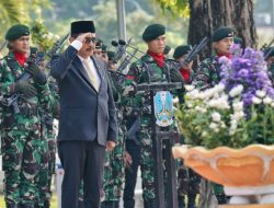 Ketua DPRD Jatim Pimpin Upacara 10 November di TMP Mayjend Sungkono