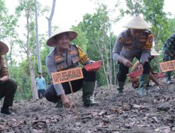 Polres Nganjuk Dorong Ketahanan Pangan Melalui Penanaman Jagung dan Budidaya Ikan di Lahan 12,2 Hektare