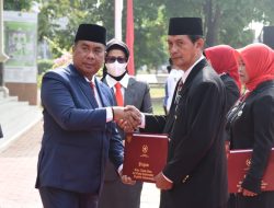 Hari Pahlawan, PNS Sidoarjo Terima Tanda Kehormatan Satyalencana Karya Satya Dari Presiden RI