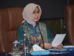 Ketua Daerah Jalasenastri Armada II Berikan Pengarahan kepada Istri Pasis Dikreg LII Sesko TNI 2024