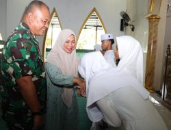 Dankodikmar Pimpin Doa Bersama dan Santunan Anak Yatim dalam Peringatan HUT Marinir ke-79