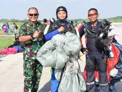 Berikan Dukungan Moril, Dankodikmar Tinjau Accelerated Free Fall Kowal 2024