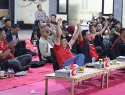 Forkopimda Sampang Bersama Masyarakat Gelar Nobar Timnas Indonesia, Cooling System Jelang Pilkada 2024