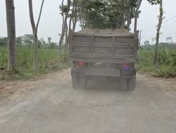 Pj Bupati Kediri, Terima Aduan Jalan Rusak di Desa Sepawon Kecamatan Plosoklaten