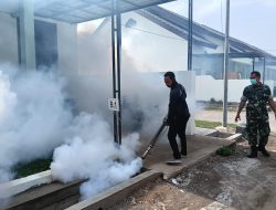 Cegah Perkembangan Nyamuk, Kodim 0829/Bangkalan Laksanakan Fogging