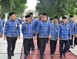 PNS Kodiklatal Peringati HUT KORPRI dengan Ziarah dan Tabur Bunga di TMP 10 Nopember Surabaya