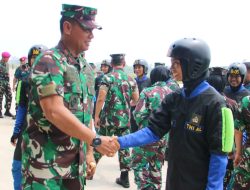 Danlantamal V Hadiri Penutupan Pelatihan Terjun Payung Free Fall Korps Wanita Angkatan Laut (Kowal) TA. 2024