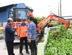Dinas PU Bina Marga dan SDA Sidoarjo Dibantu BPBD Jatim dan BPBD Sidoarjo Normalisasi Sungai Buntung Desa Tanjungsari