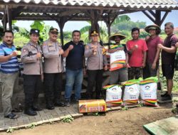 Polisi Beri Bantuan Bibit Jagung dan Pupuk di Sidoarjo, Wujudkan Ketahanan Pangan Nasional